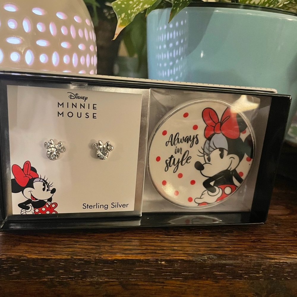 Disney Sterling Silver Minnie mouse studs with small ceramic jewelry plate. New!